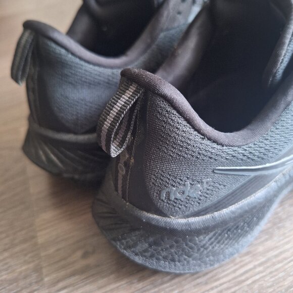 SAUCONY Women's Ride 17 Running Shoe (Black) - Picture 9 of 12